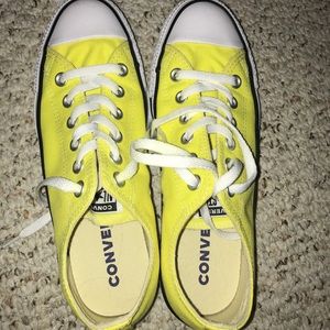 Yellow women's converse
